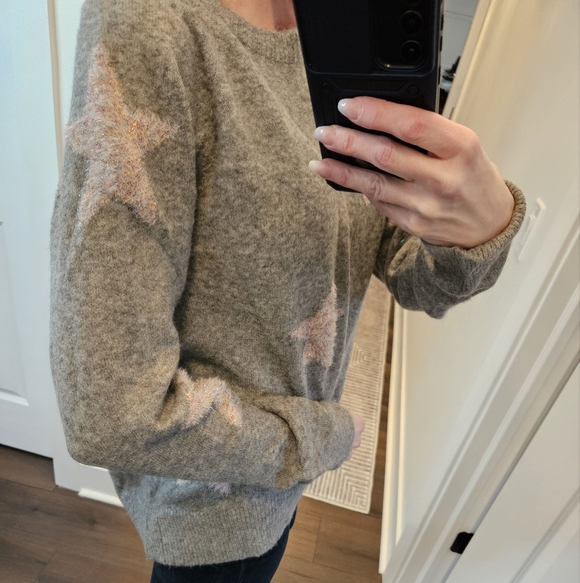 NWT đź’• Lou & Grey Shimmer Star Sweater - SIZE M - Picture 4 of 14